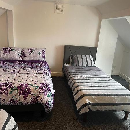 One Room To Stay With Fantastic Host Лондон Екстериор снимка