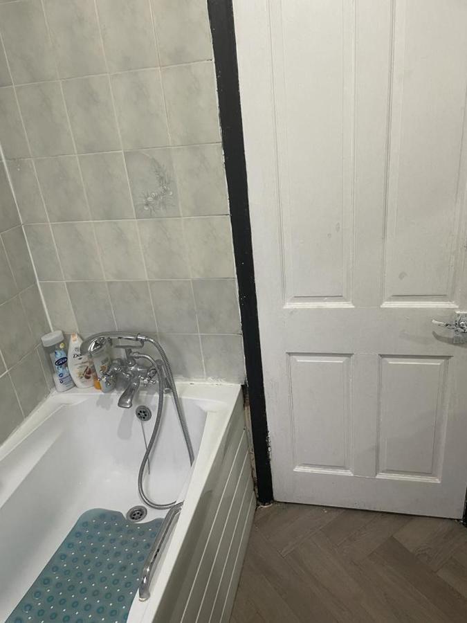 One Room To Stay With Fantastic Host Лондон Екстериор снимка
