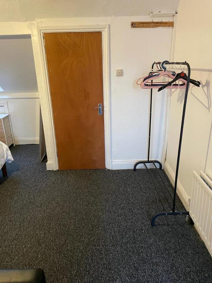 One Room To Stay With Fantastic Host Лондон Екстериор снимка